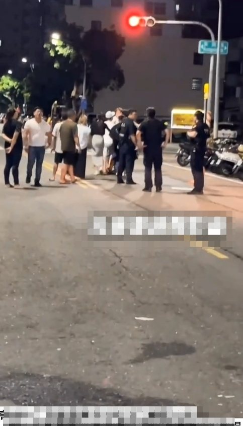 影/高雄男約友人烤肉酒後失控起口角 警到場還在鬧