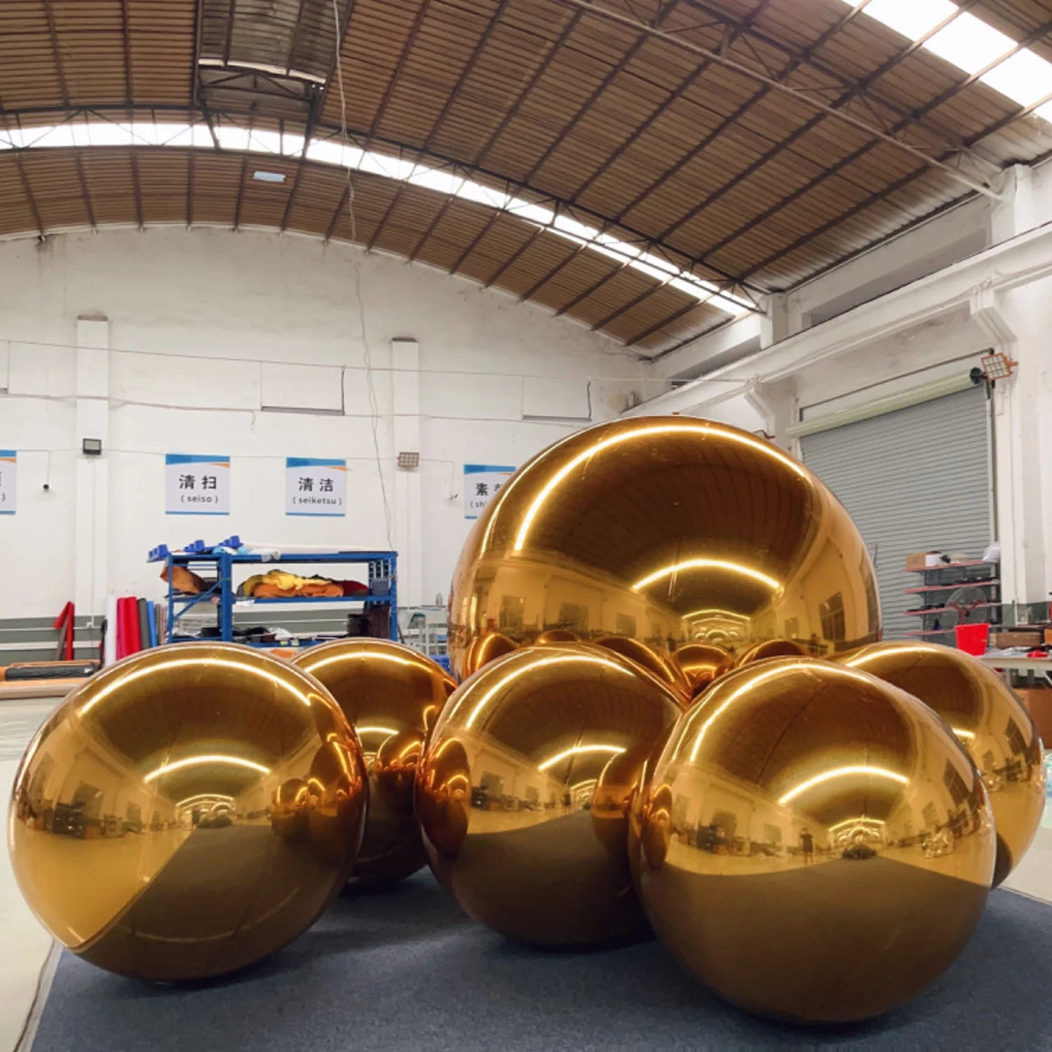 1 Pack Giant Inflatable Mirror Ball Colorful PVC Spheres Set Reusable Metallic Balls For Christmas Party Wedding Backdrop Decor