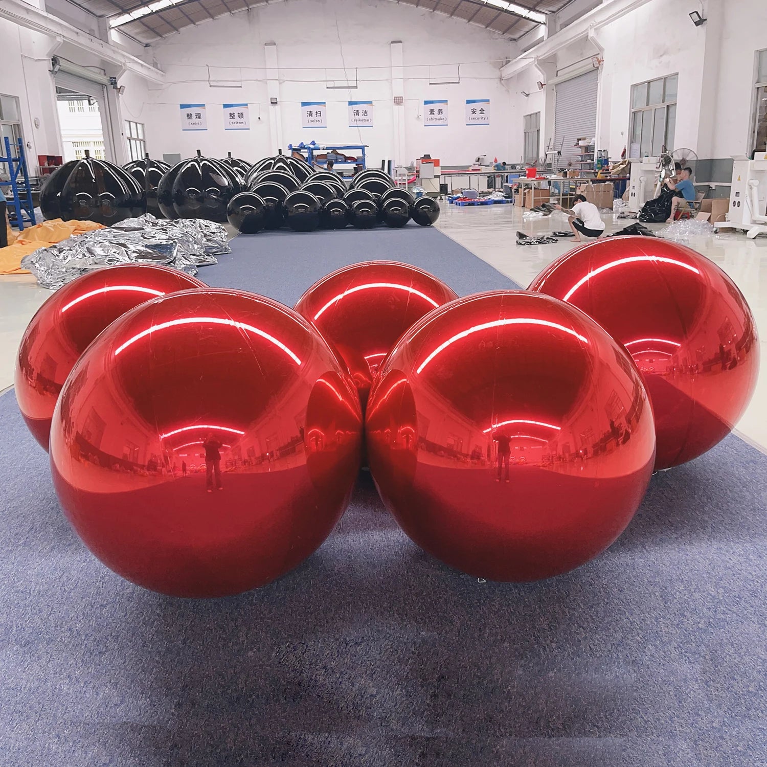 1 Pack Giant Inflatable Mirror Ball Colorful PVC Spheres Set Reusable Metallic Balls For Christmas Party Wedding Backdrop Decor