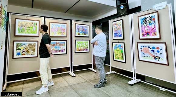 第四十屆生達兒童寫生賽獲獎作品民治市政中心展出 邀各界欣賞童趣動物世界。