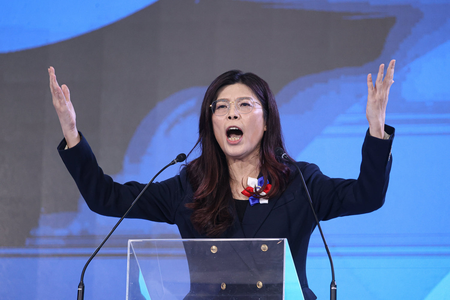 交接黨主席藍4都僅到蔣萬安 鄭麗文：沒來的有通電話 大家心相通