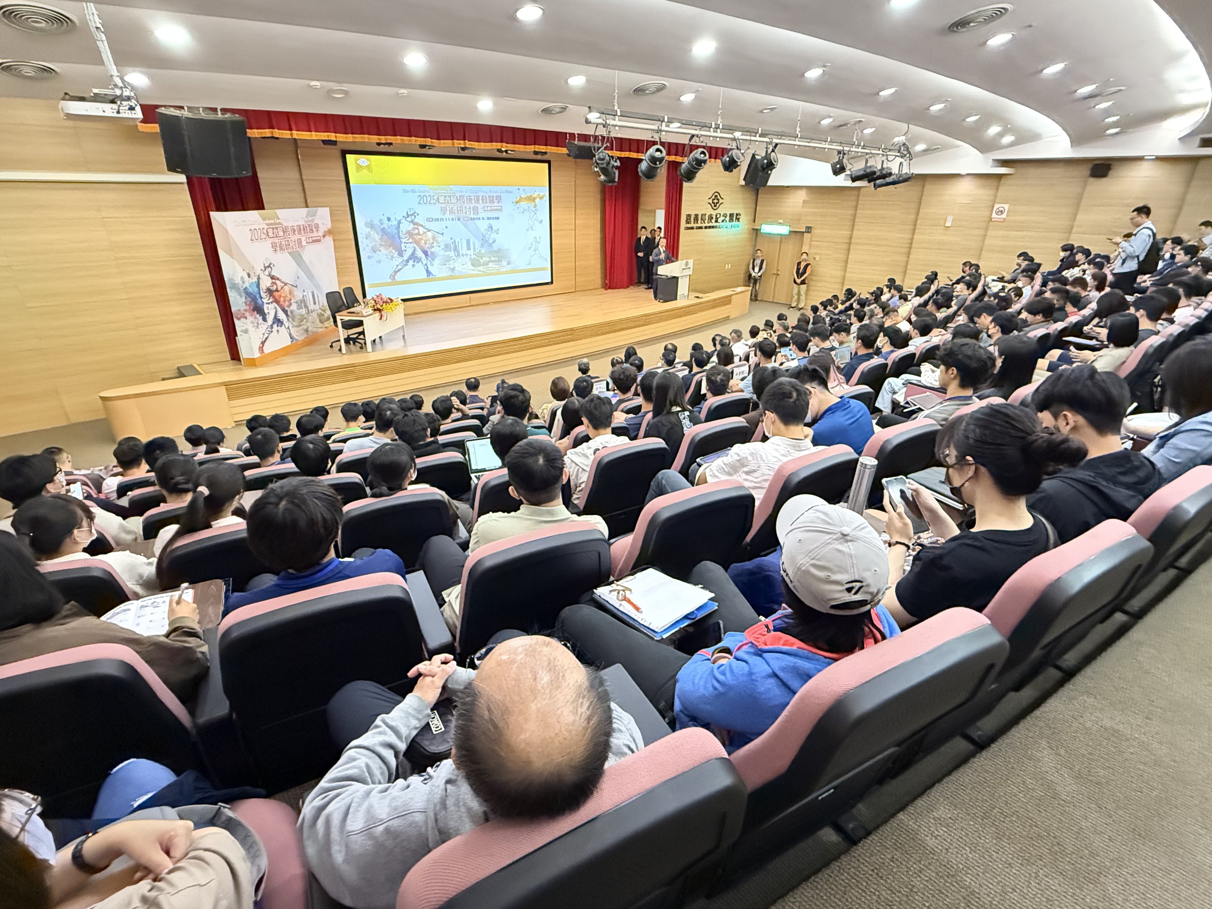 翁章梁參加運動醫學研討會 預告台灣燈會辦Team Taiwan職棒大遊行